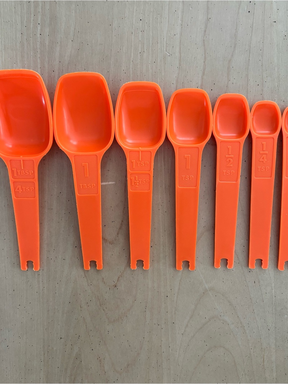VINTAGE TUPPERWARE Orange Measuring Spoons. Full Set of 7 with D Ring. Pre-owned